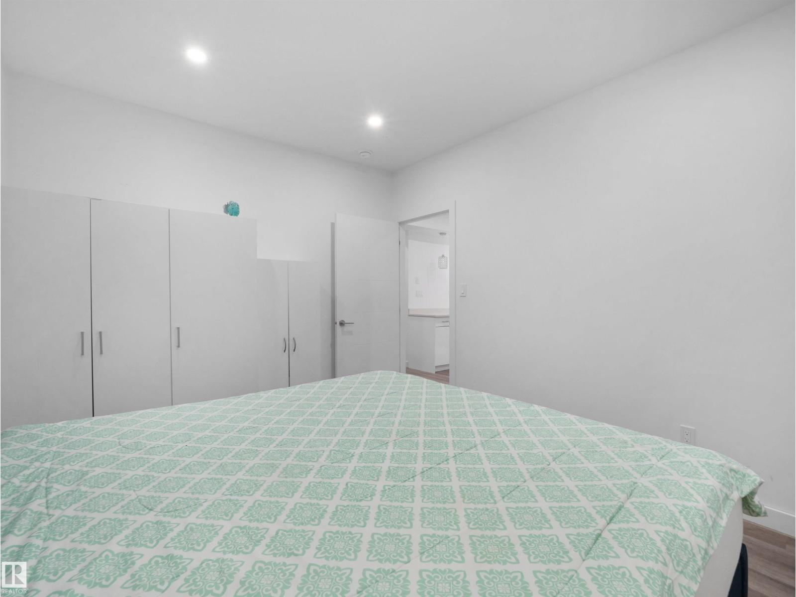 1427 150 AV NW - 50