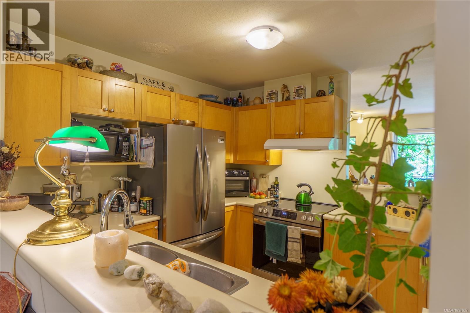 3 295 Arnet Rd, Tofino