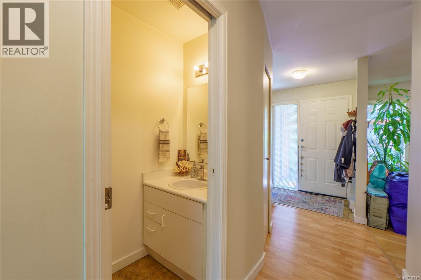 3 295 Arnet Rd, Tofino