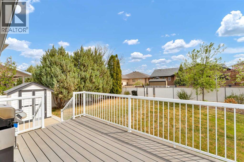 208 Perry Crescent NE — photo 39