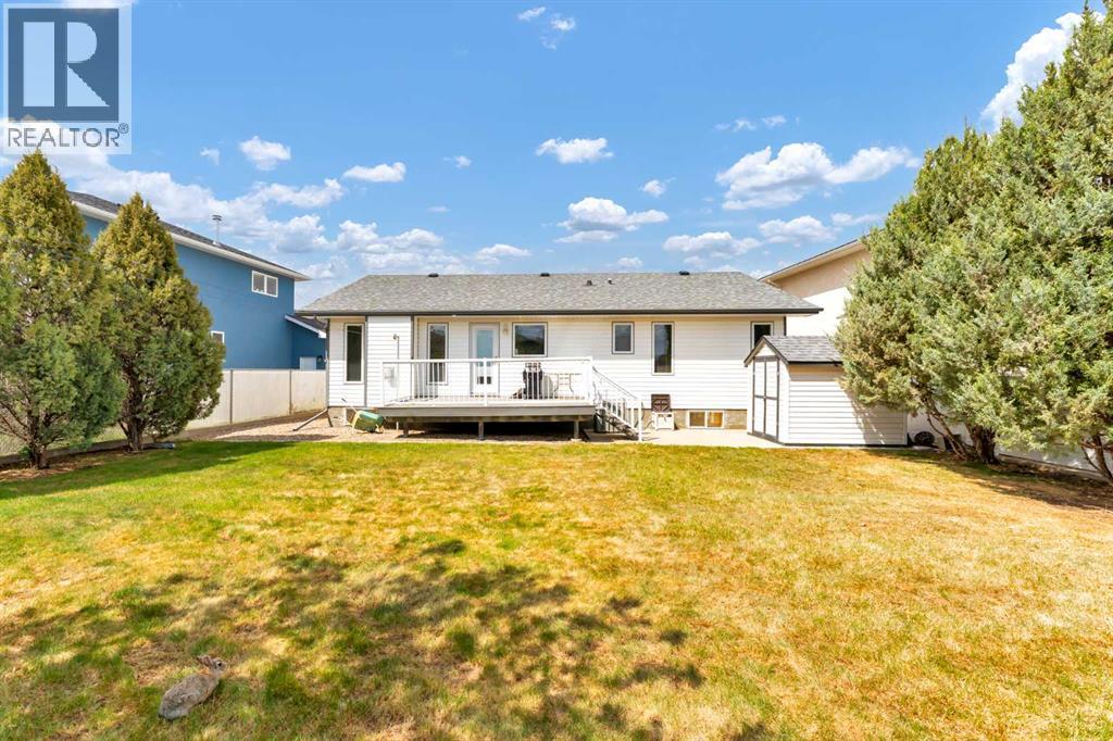 208 Perry Crescent NE — photo 44