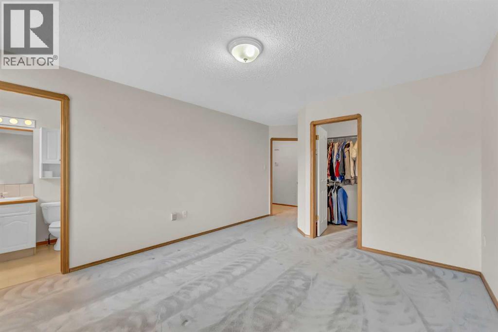 208 Perry Crescent NE — photo 23