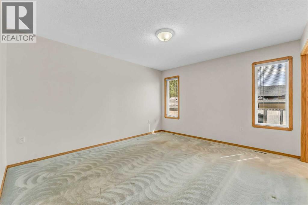 208 Perry Crescent NE — photo 22
