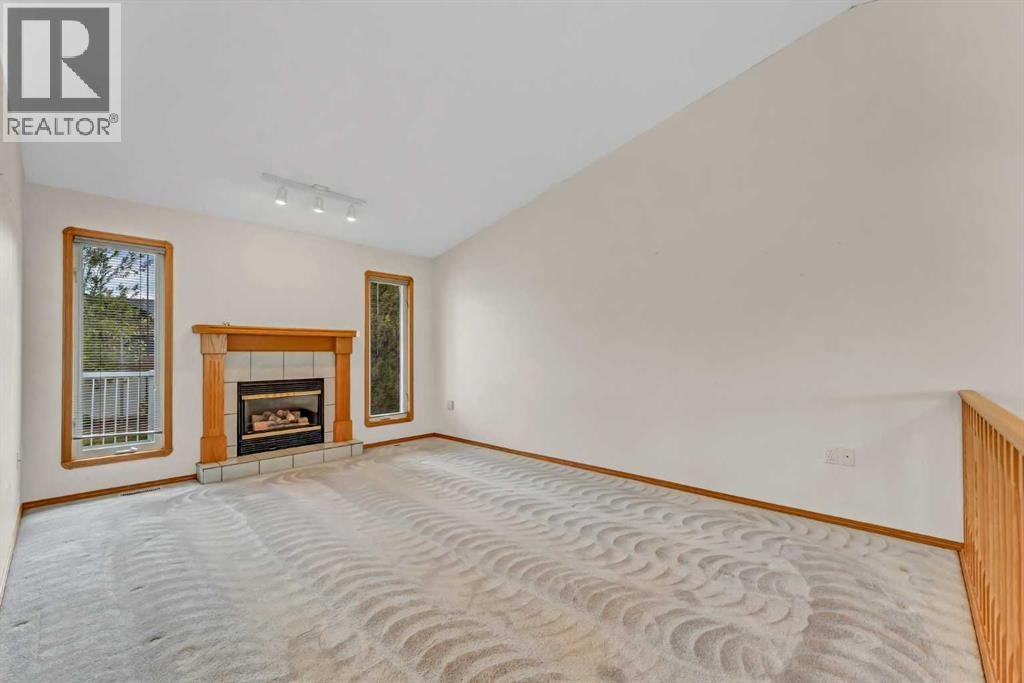 208 Perry Crescent NE — photo 8