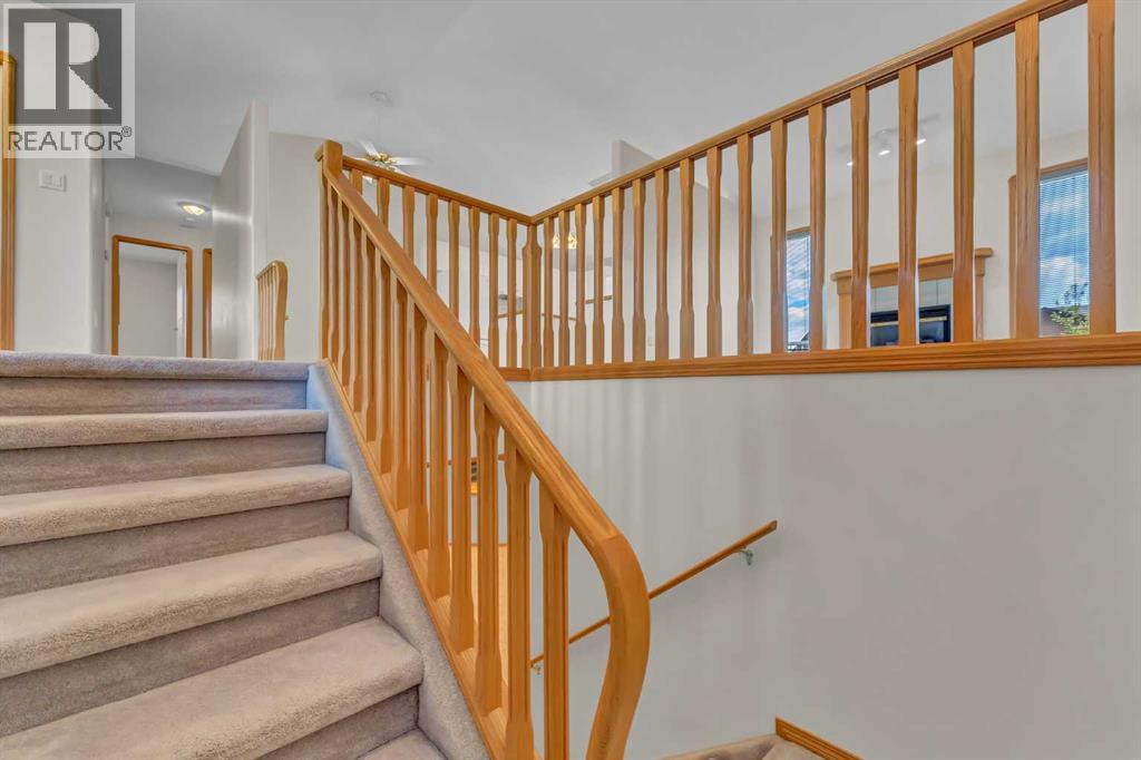 208 Perry Crescent NE — photo 25