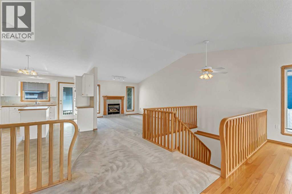 208 Perry Crescent NE - photo 5
