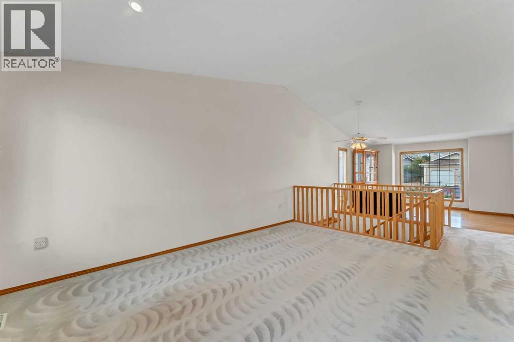 208 Perry Crescent NE — photo 9