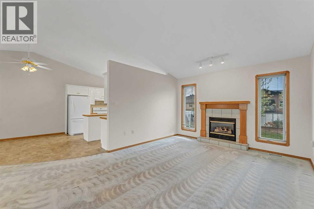 208 Perry Crescent NE — photo 11
