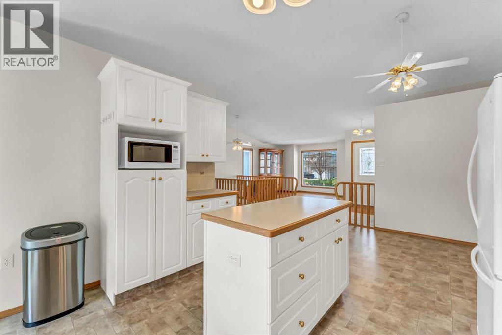 208 Perry Crescent NE — photo 16