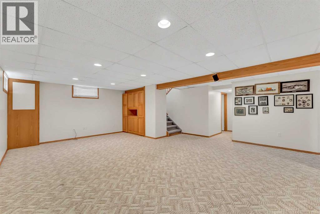 208 Perry Crescent NE — photo 28