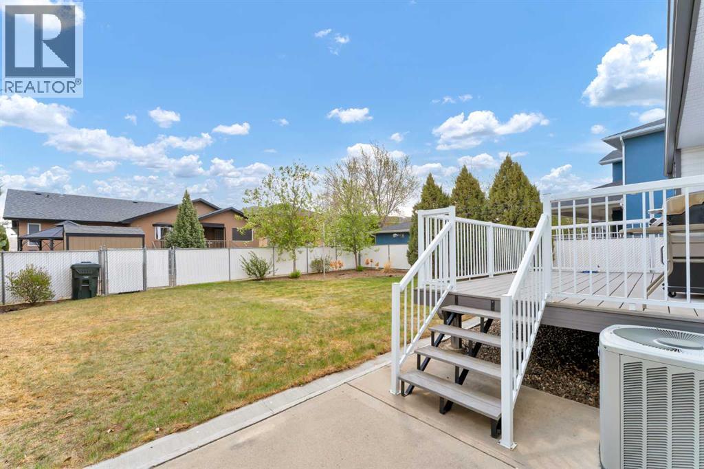 208 Perry Crescent NE — photo 41