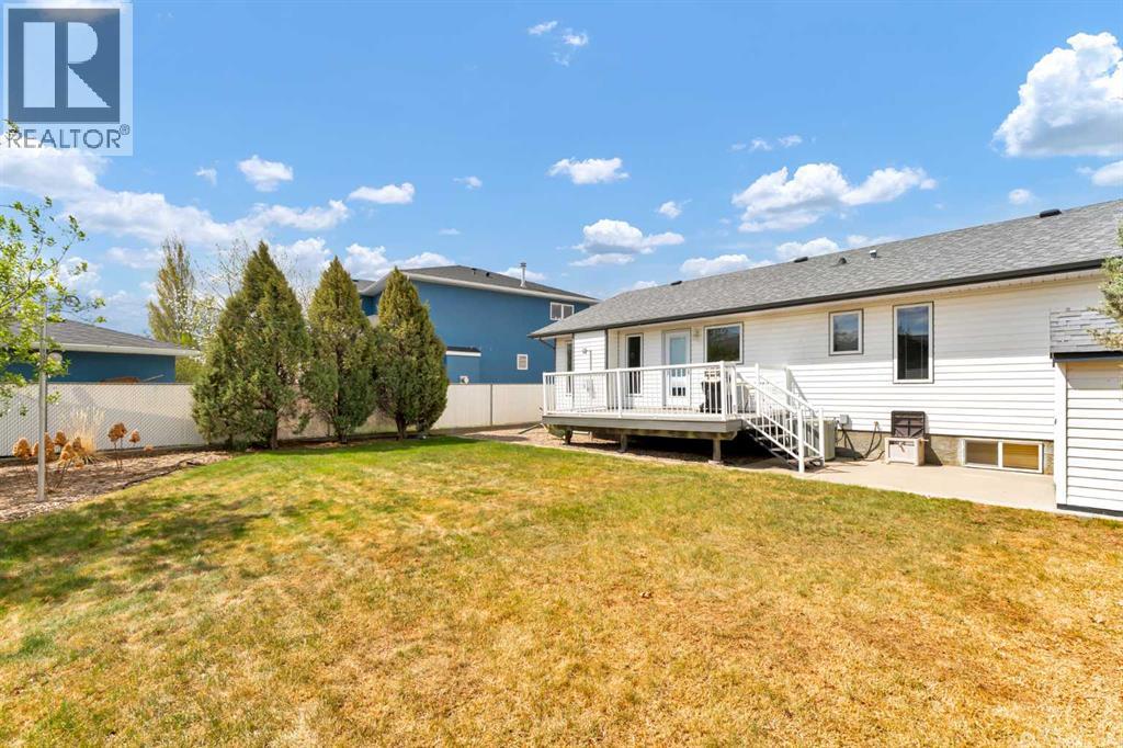 208 Perry Crescent NE — photo 43