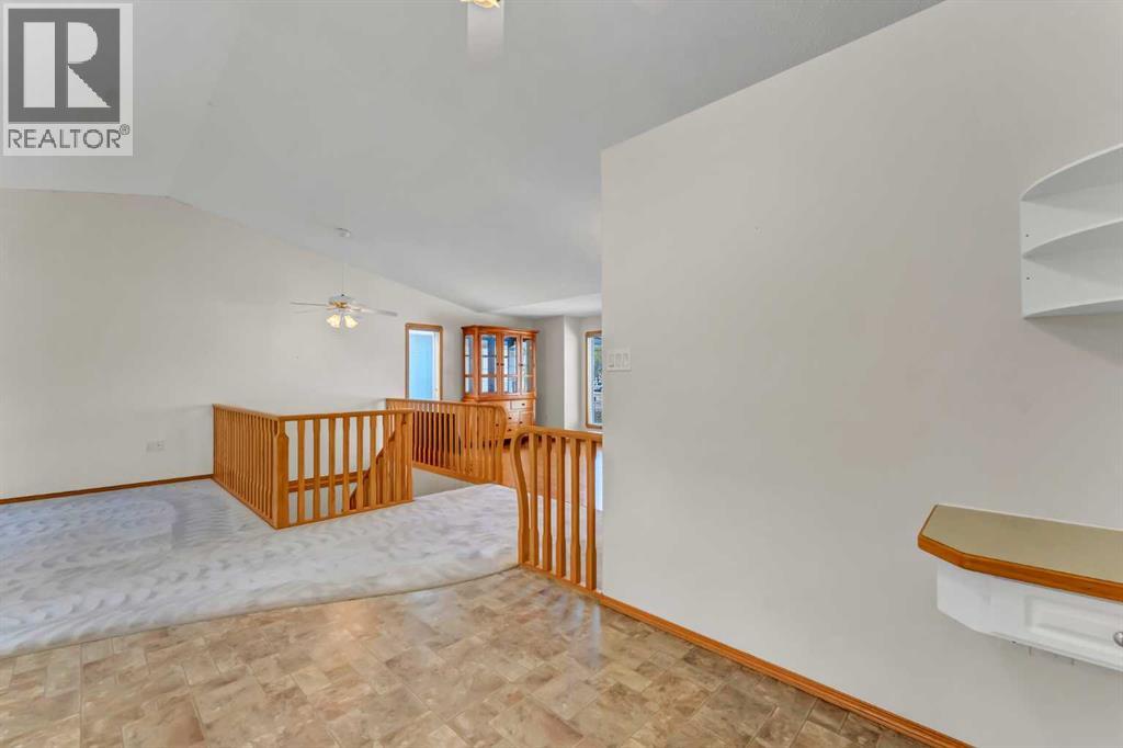 208 Perry Crescent NE — photo 13