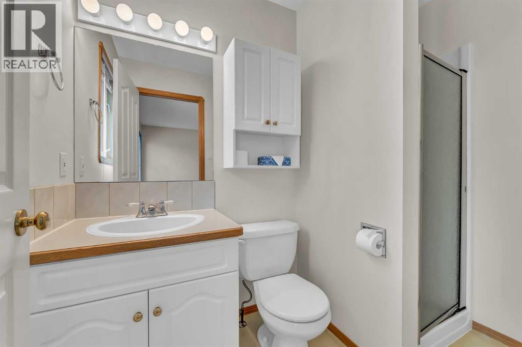 208 Perry Crescent NE — photo 24