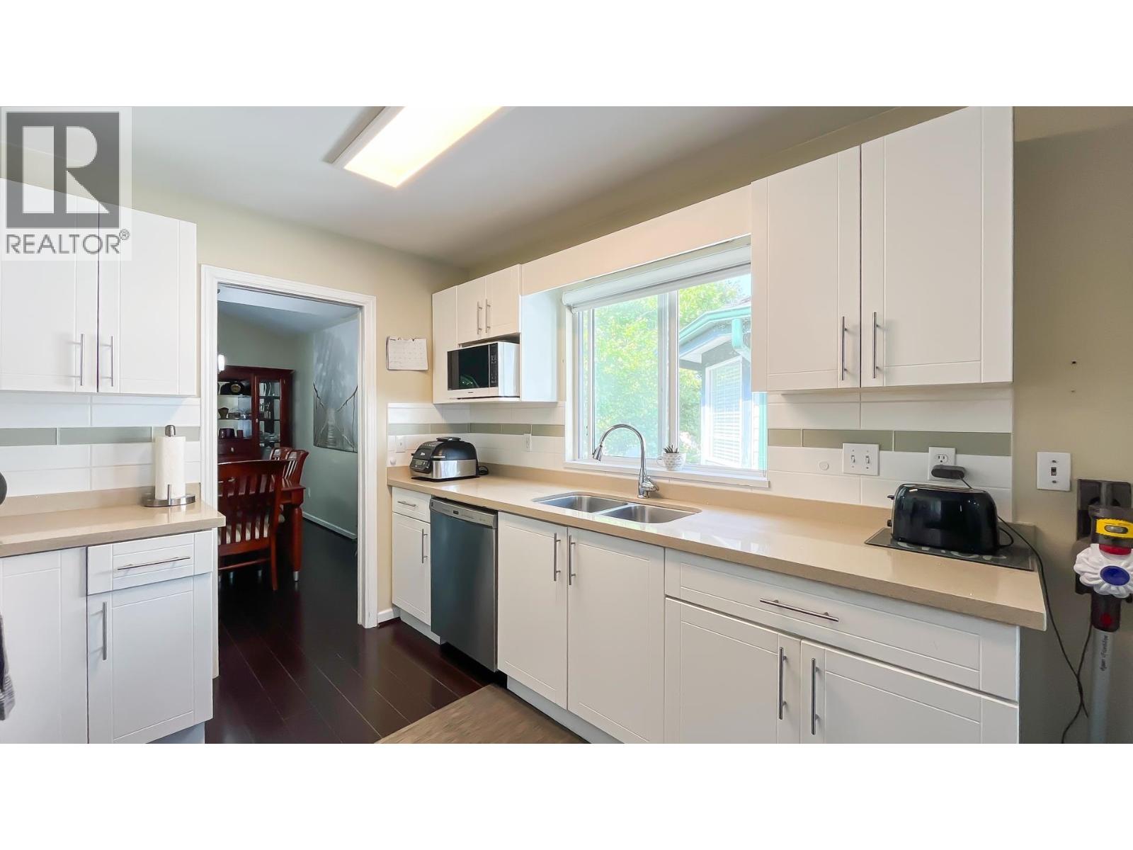 5 Bed, 3 Bath House for Sale in Richmond – 5240 OLIVER DRIVE, Richmond - Image 12