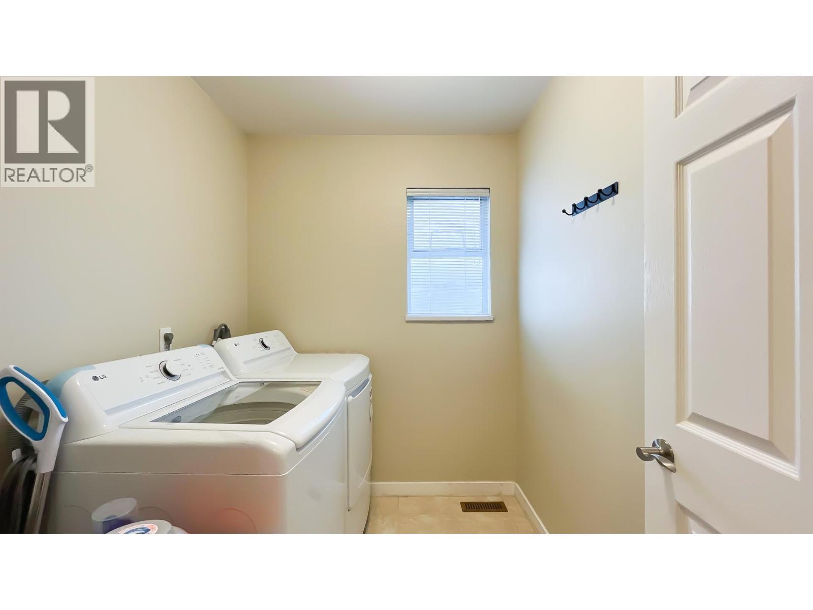 5 Bed, 3 Bath House for Sale in Richmond – 5240 OLIVER DRIVE, Richmond - Image 10