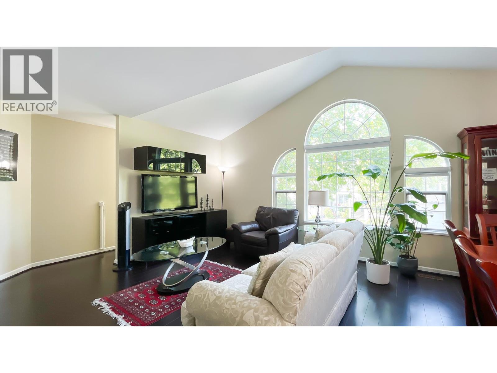 5 Bed, 3 Bath House for Sale in Richmond – 5240 OLIVER DRIVE, Richmond - Image 8