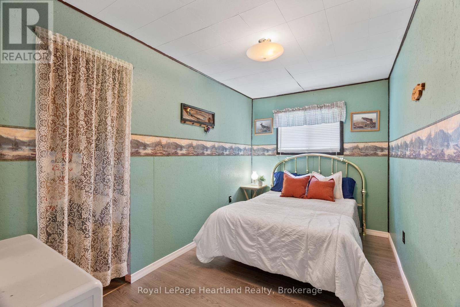 48 POECHMAN LANE - 16