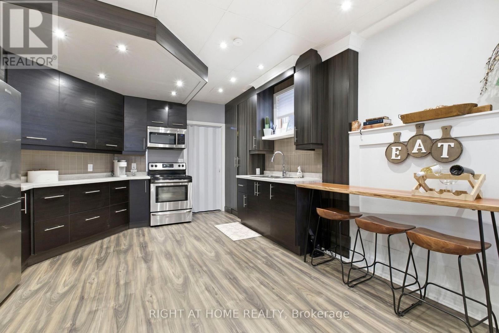 10 LEARMONT AVENUE - 31