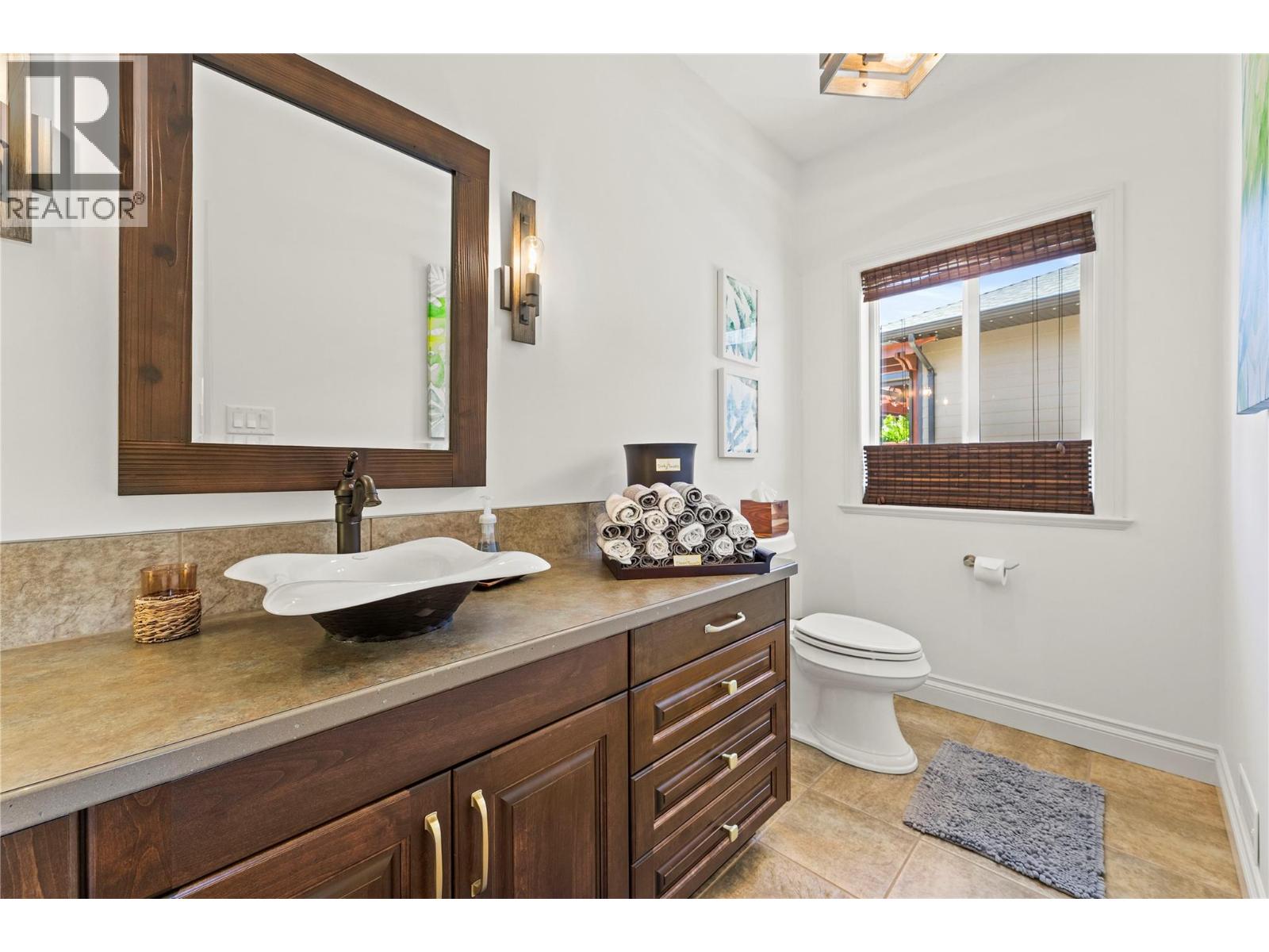 2728 Valleyview Drive, Blind Bay