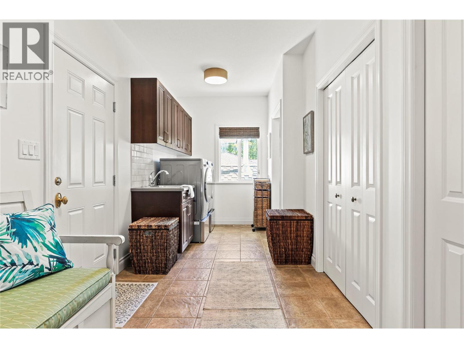 2728 Valleyview Drive, Blind Bay