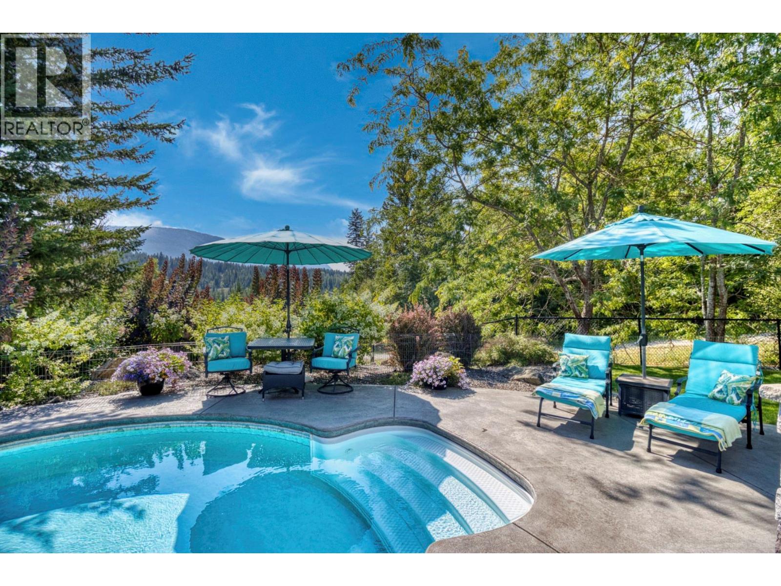2728 Valleyview Drive, Blind Bay