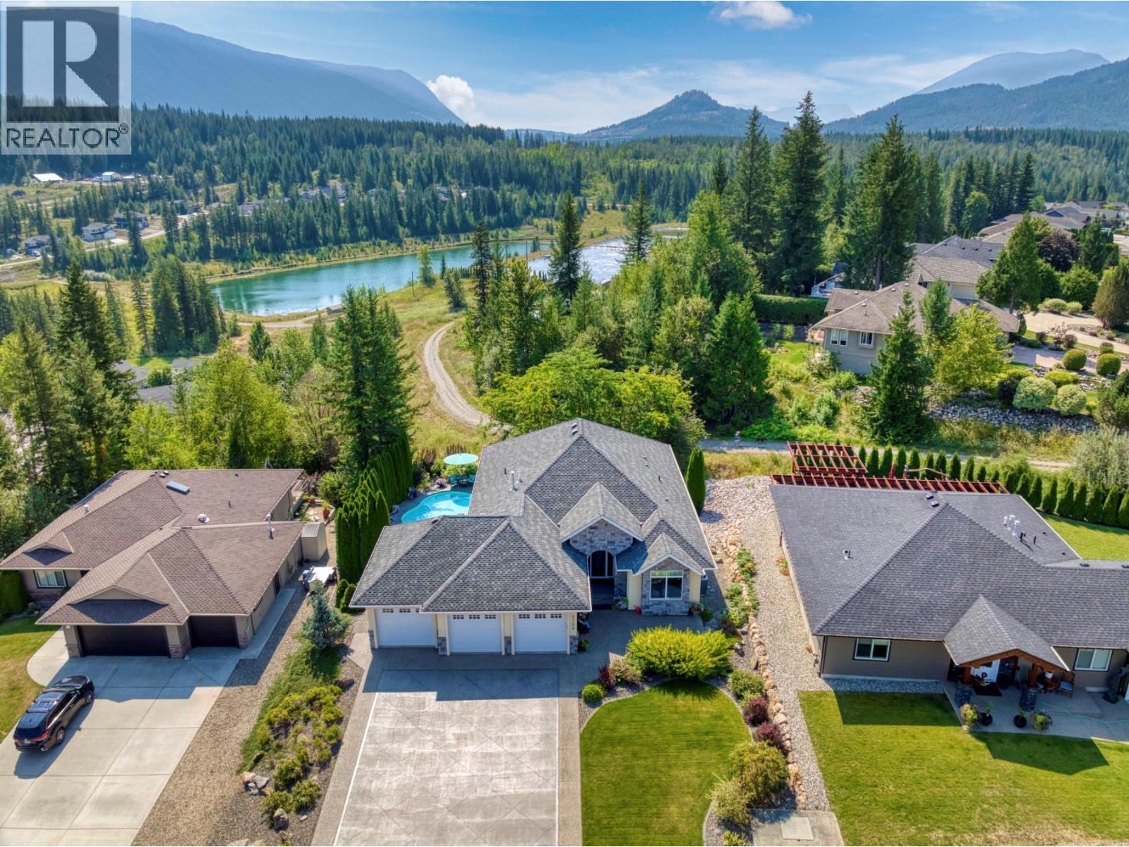 2728 Valleyview Drive, Blind Bay