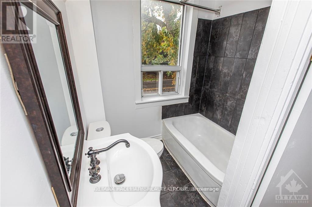 219 DESCHAMPS AVENUE - 17