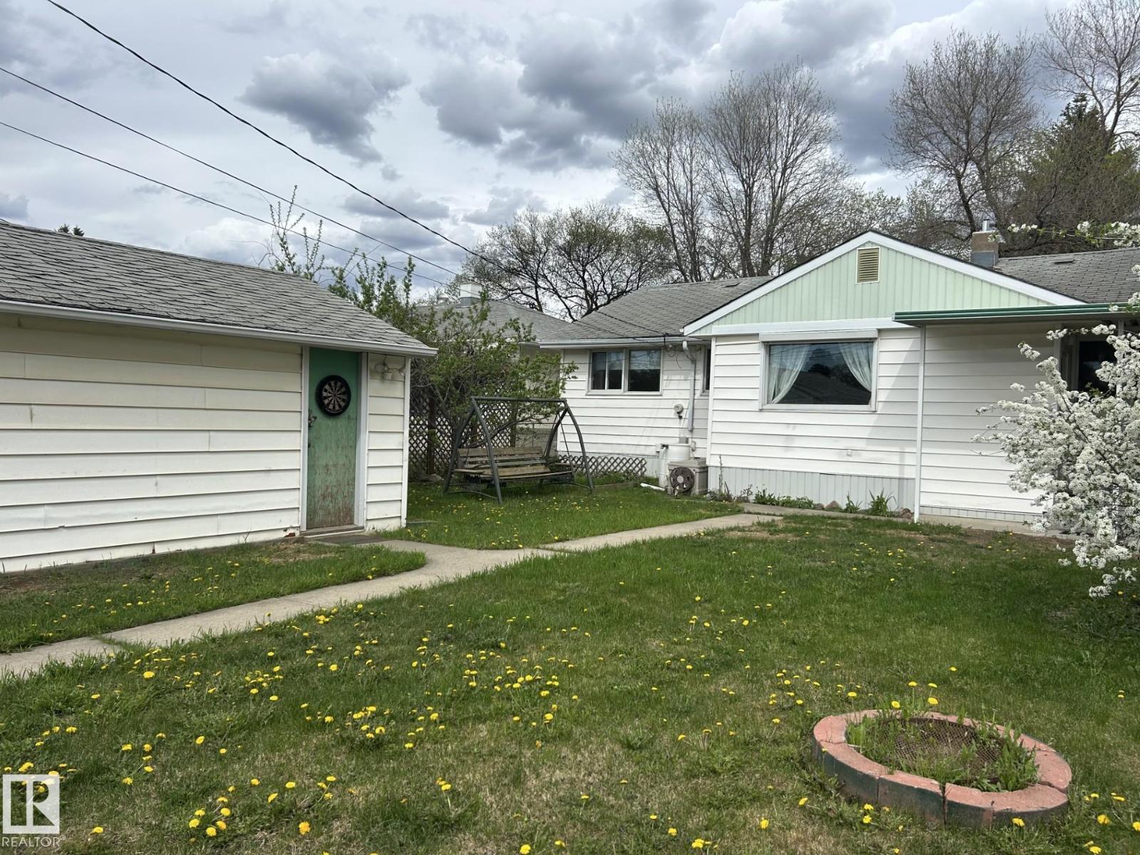 9128 83 ST NW - 12