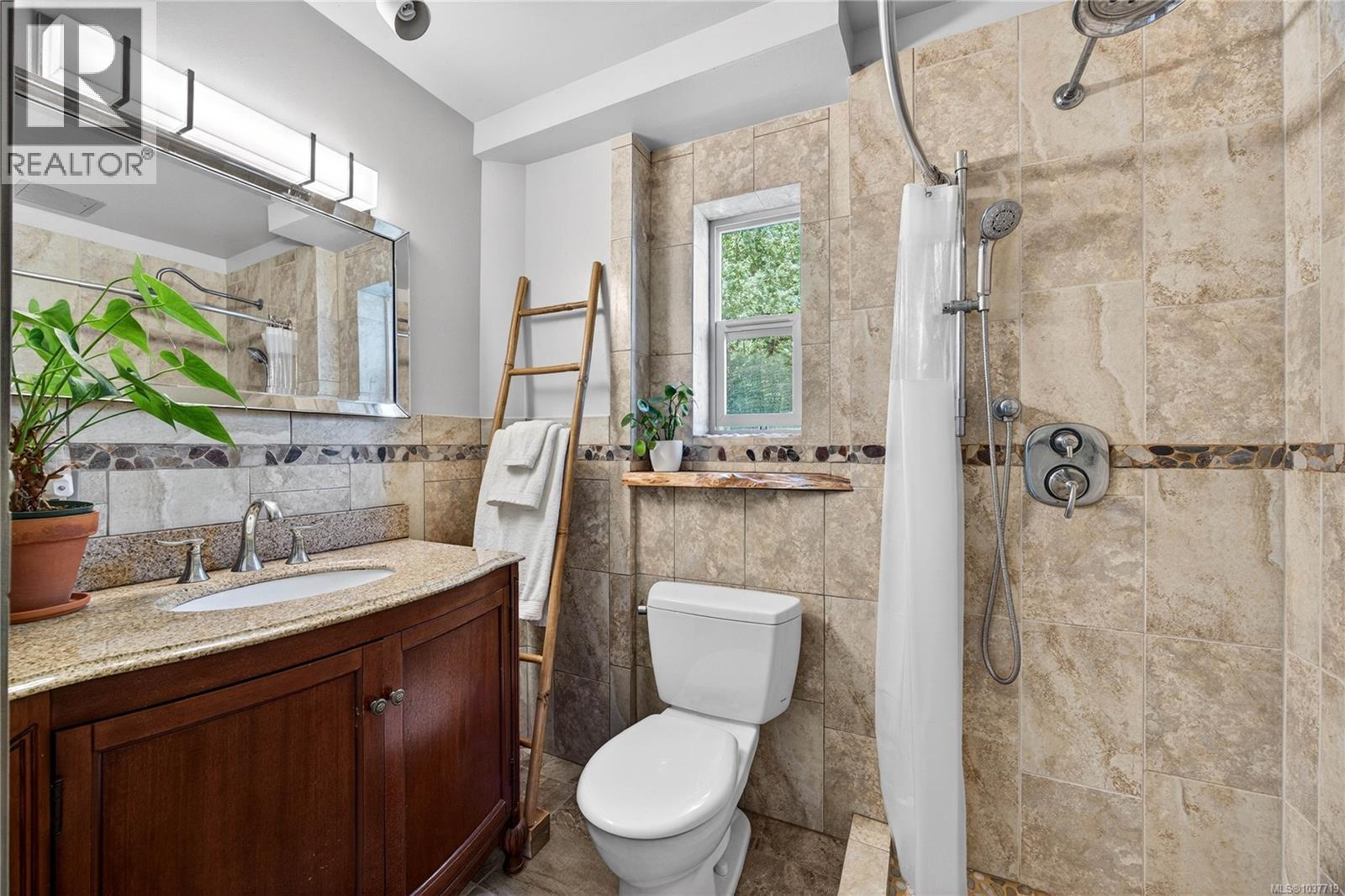 144 Douglas Rd, Salt Spring