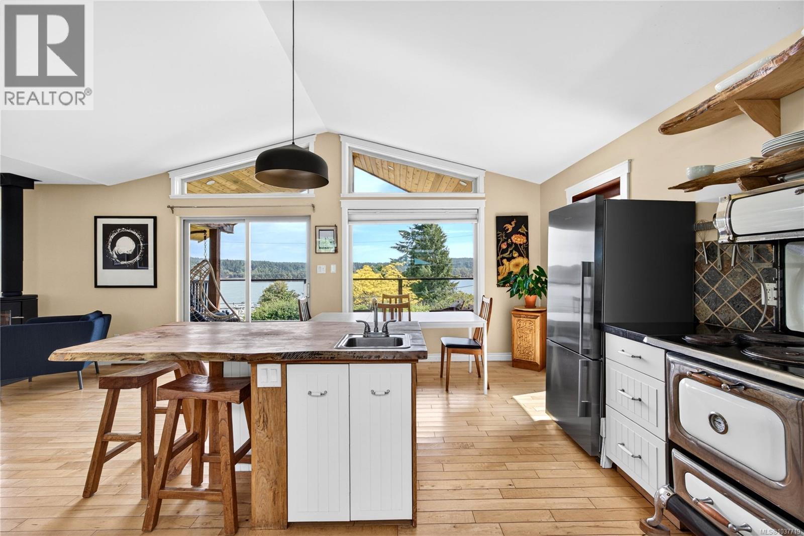 144 Douglas Rd, Salt Spring