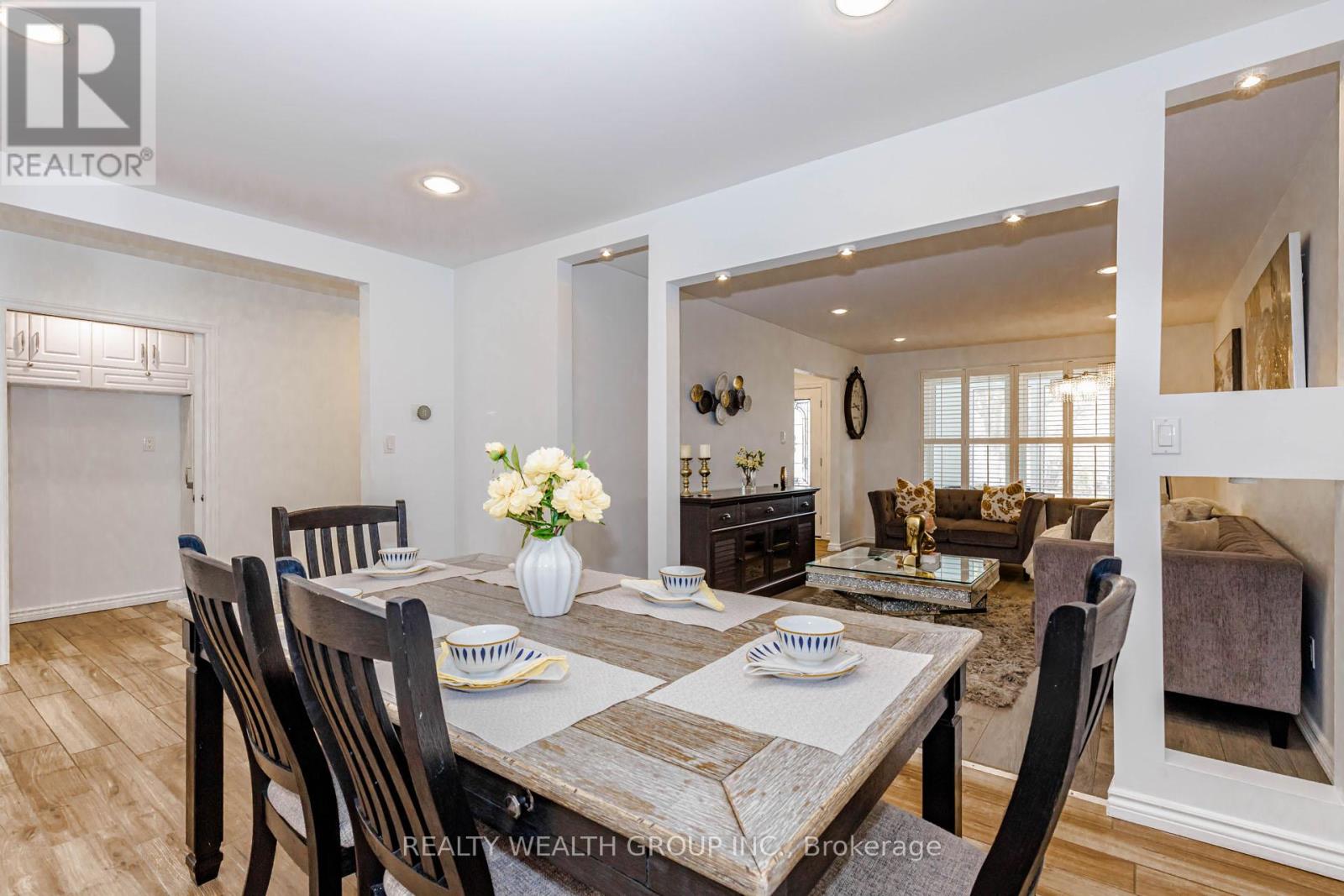 688 ANTIGUA CRESCENT - 13