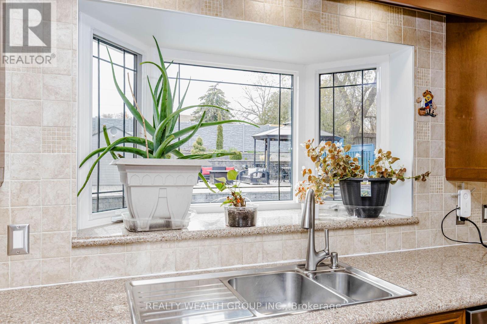 688 ANTIGUA CRESCENT - 22
