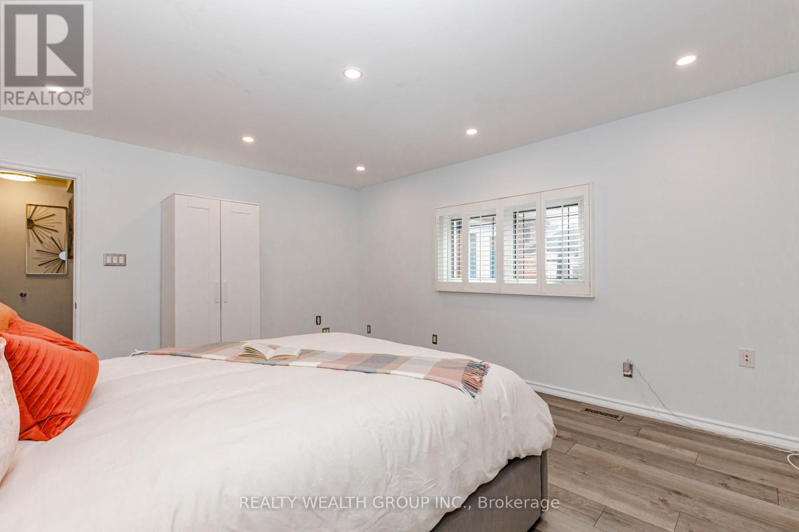 688 ANTIGUA CRESCENT - 26