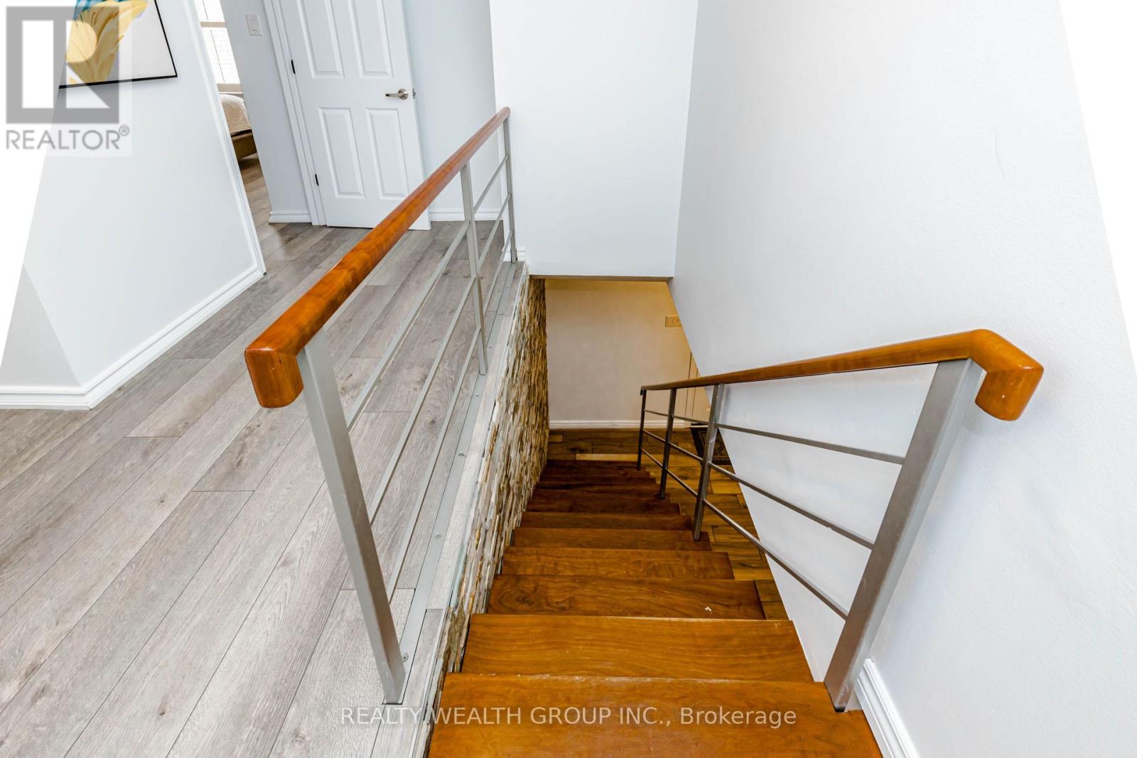 688 ANTIGUA CRESCENT - 28