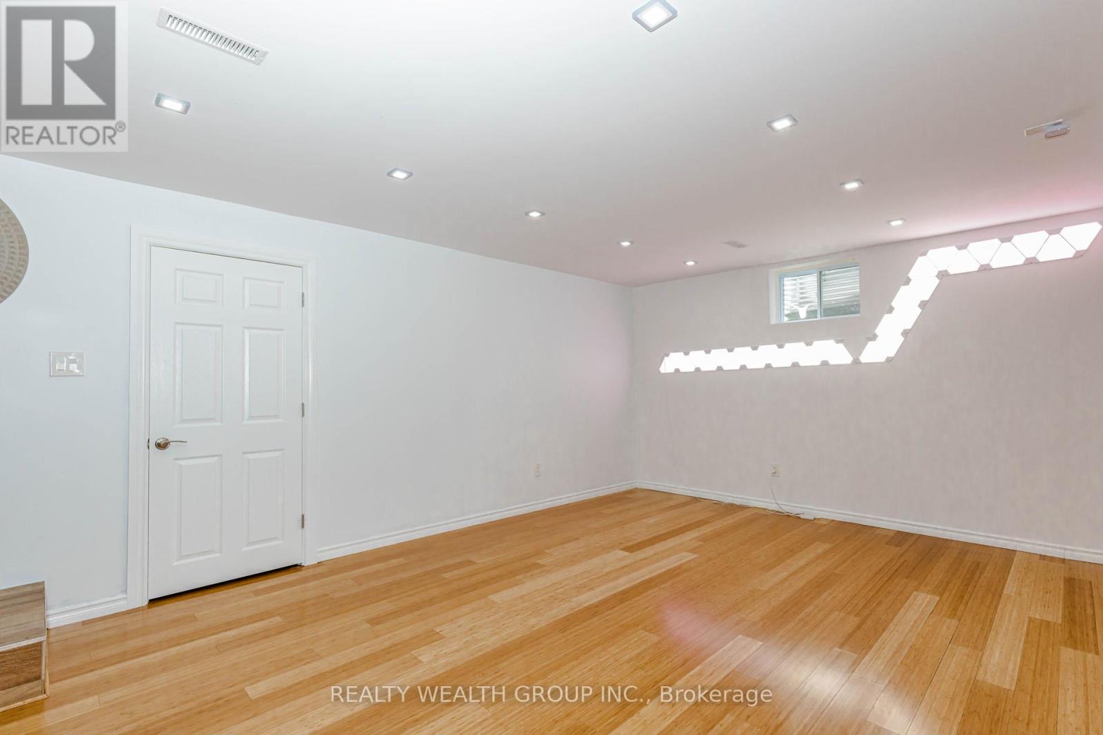 688 ANTIGUA CRESCENT - 41