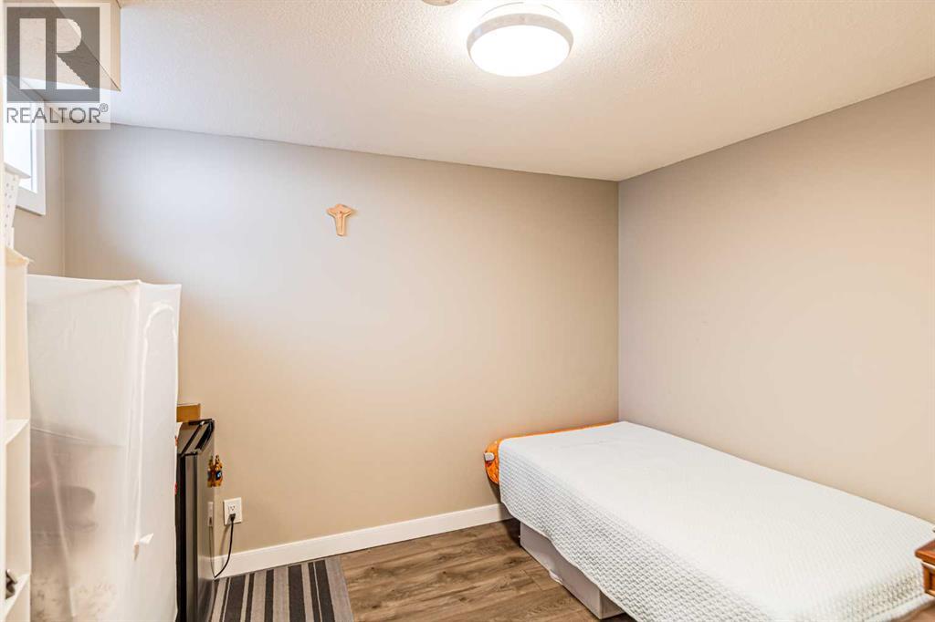 #77 5103 35 Avenue SW - 13