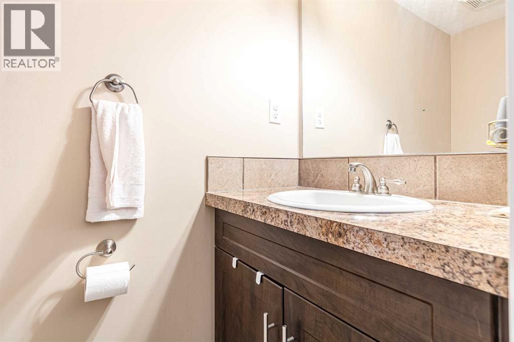 #77 5103 35 Avenue SW - 16