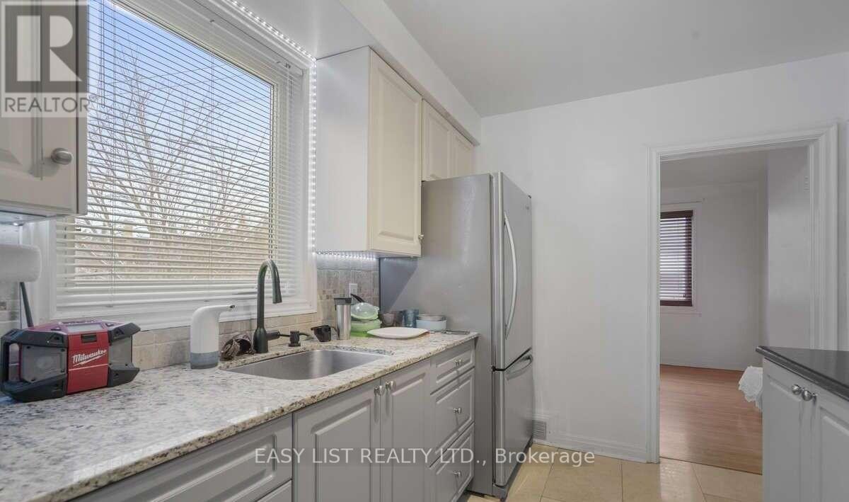 41 CHURCHILL AVENUE - 10