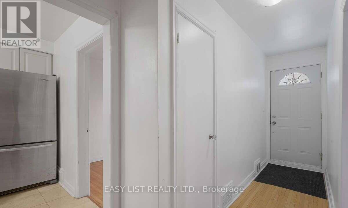 41 CHURCHILL AVENUE - 12