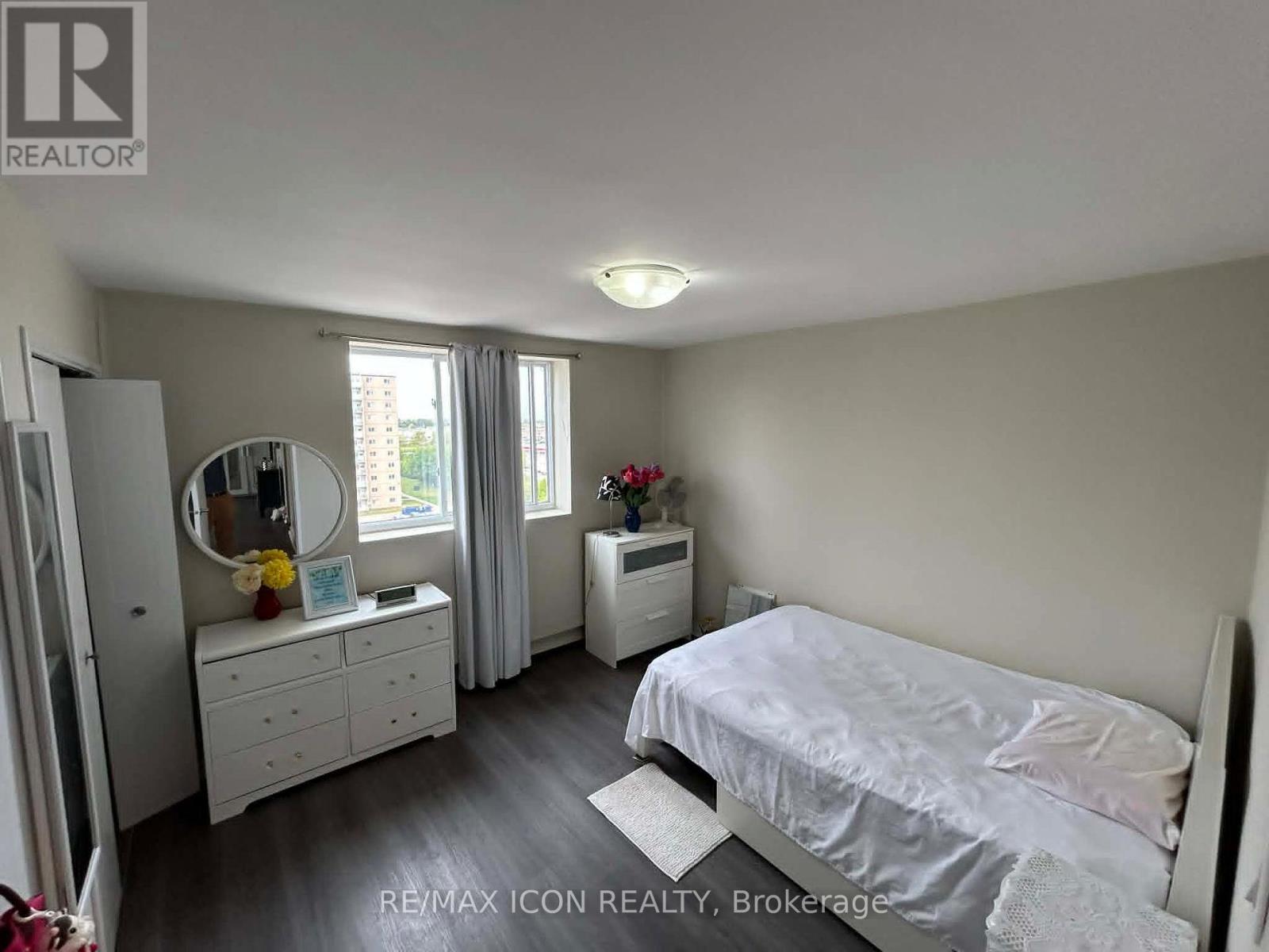 #810 573 MORNINGTON AVENUE - 10