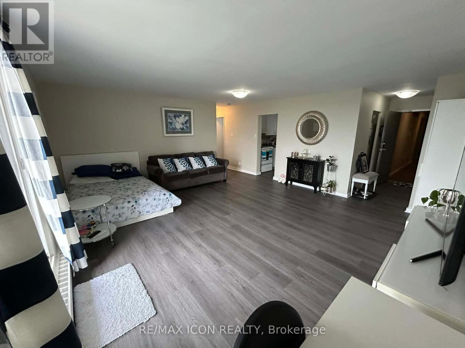 #810 573 MORNINGTON AVENUE - 3