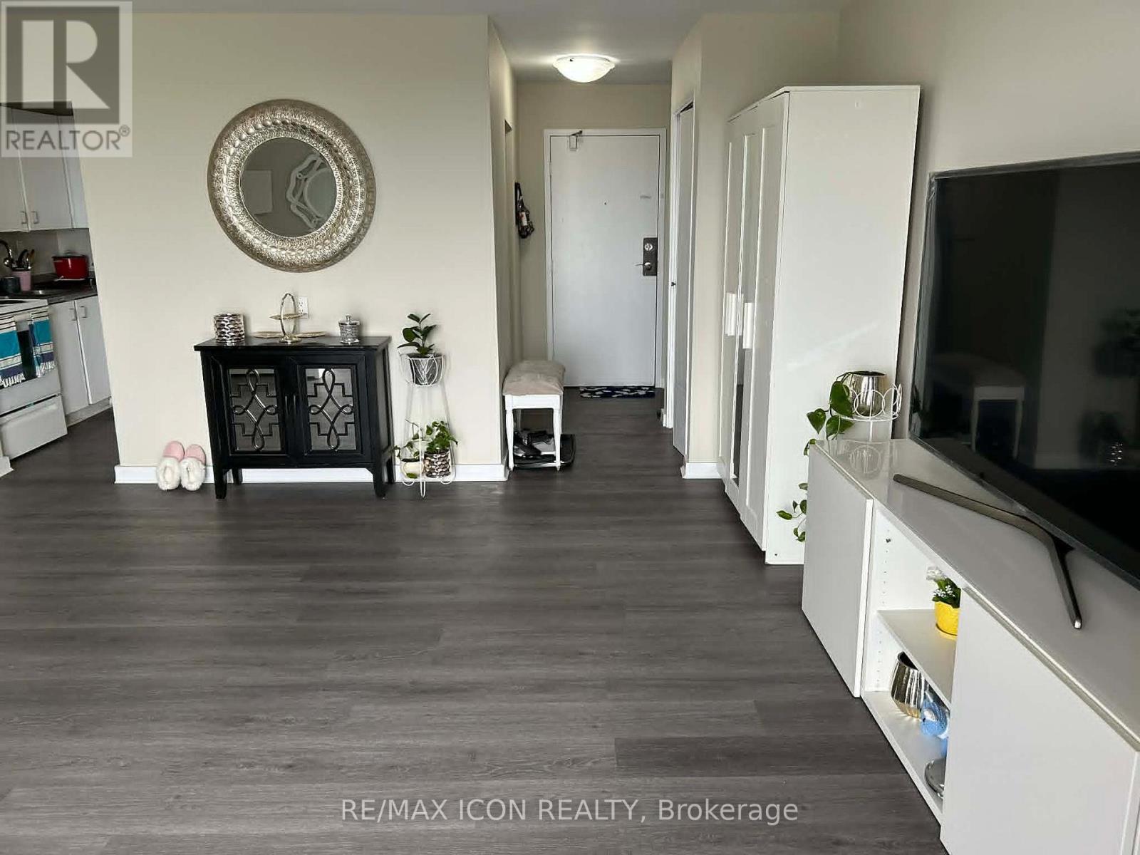 #810 573 MORNINGTON AVENUE - 4