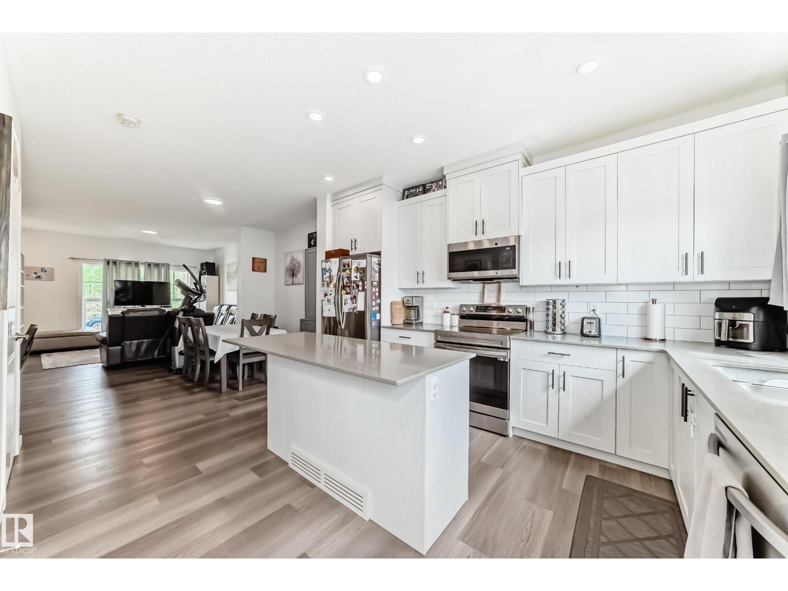 5167 Edgemont BV NW - Image 3