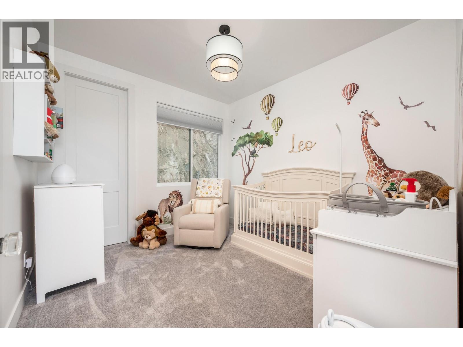 112 Sunset Boulevard, Vernon