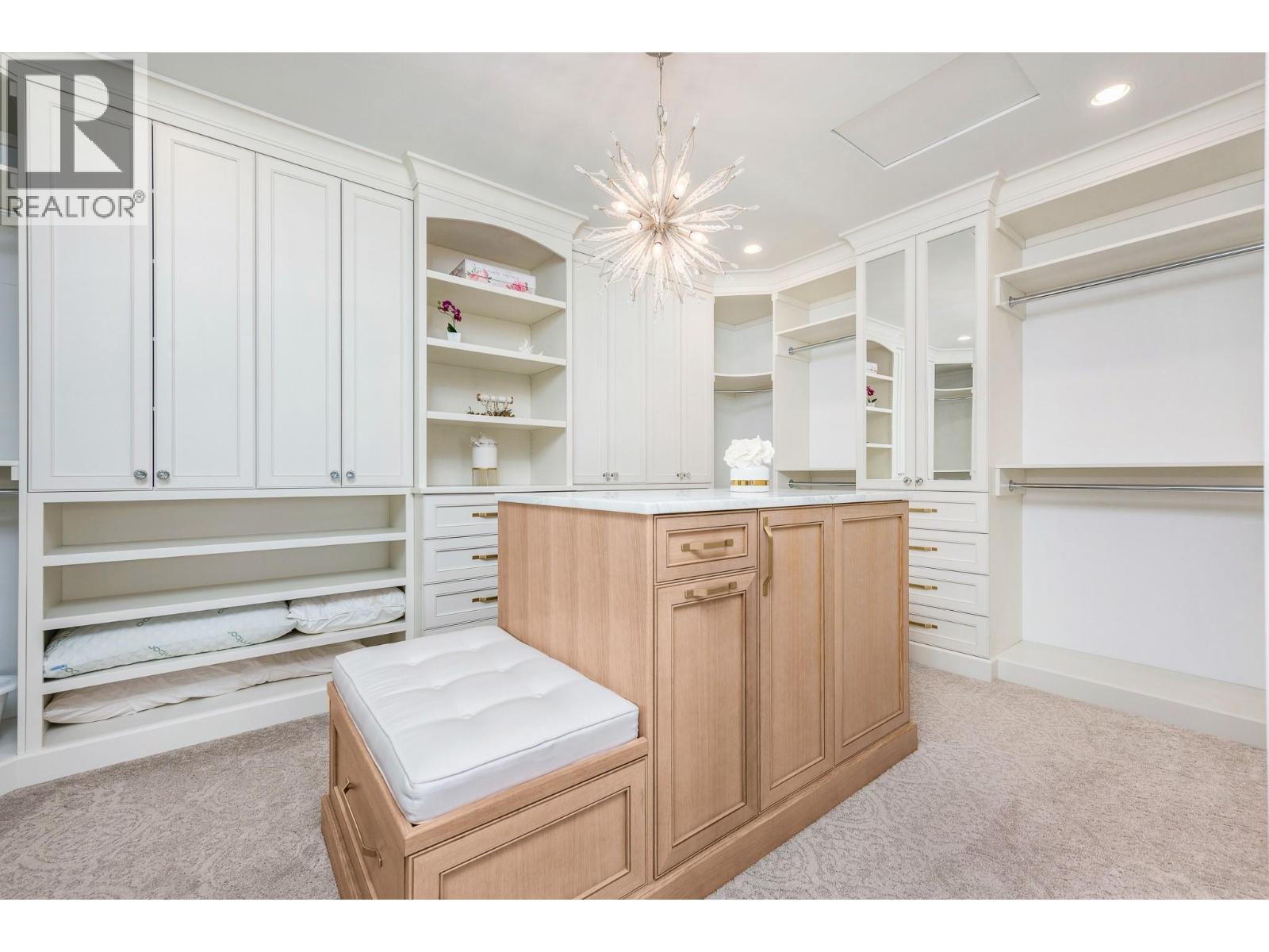112 Sunset Boulevard, Vernon