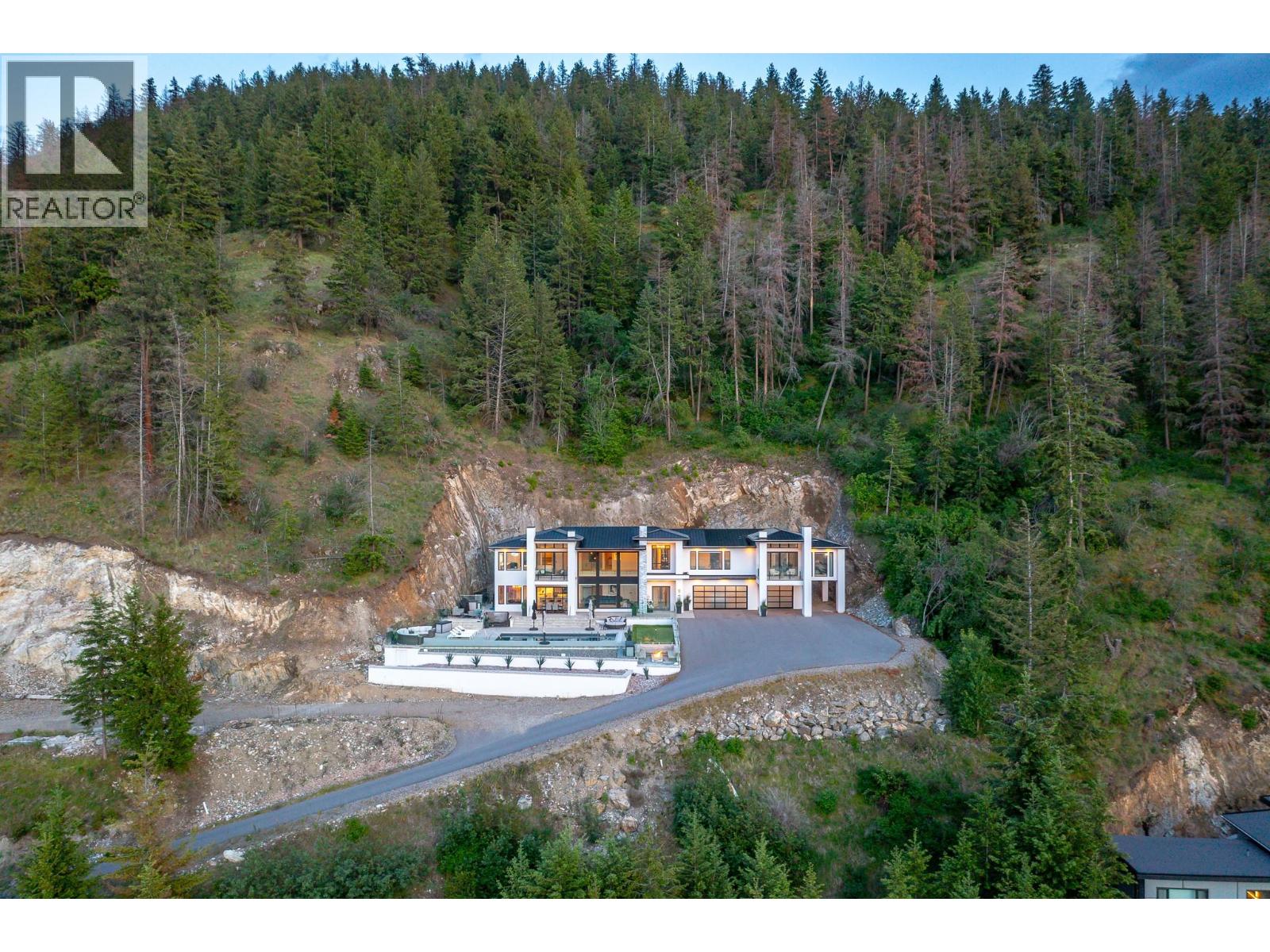 112 Sunset Boulevard, Vernon