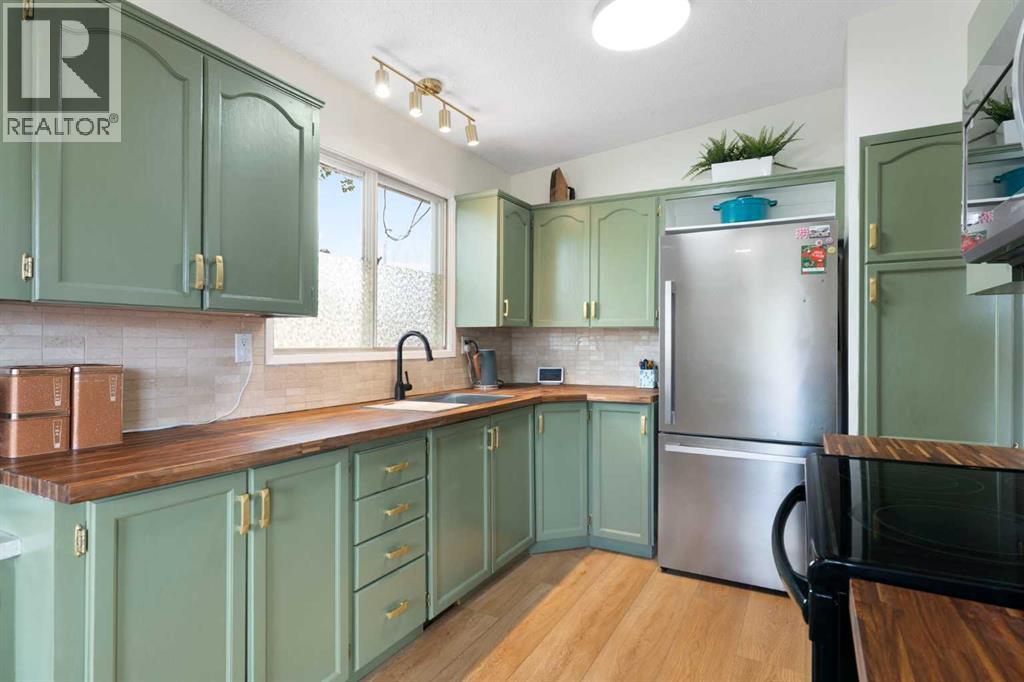7612 35 Avenue NW - 12