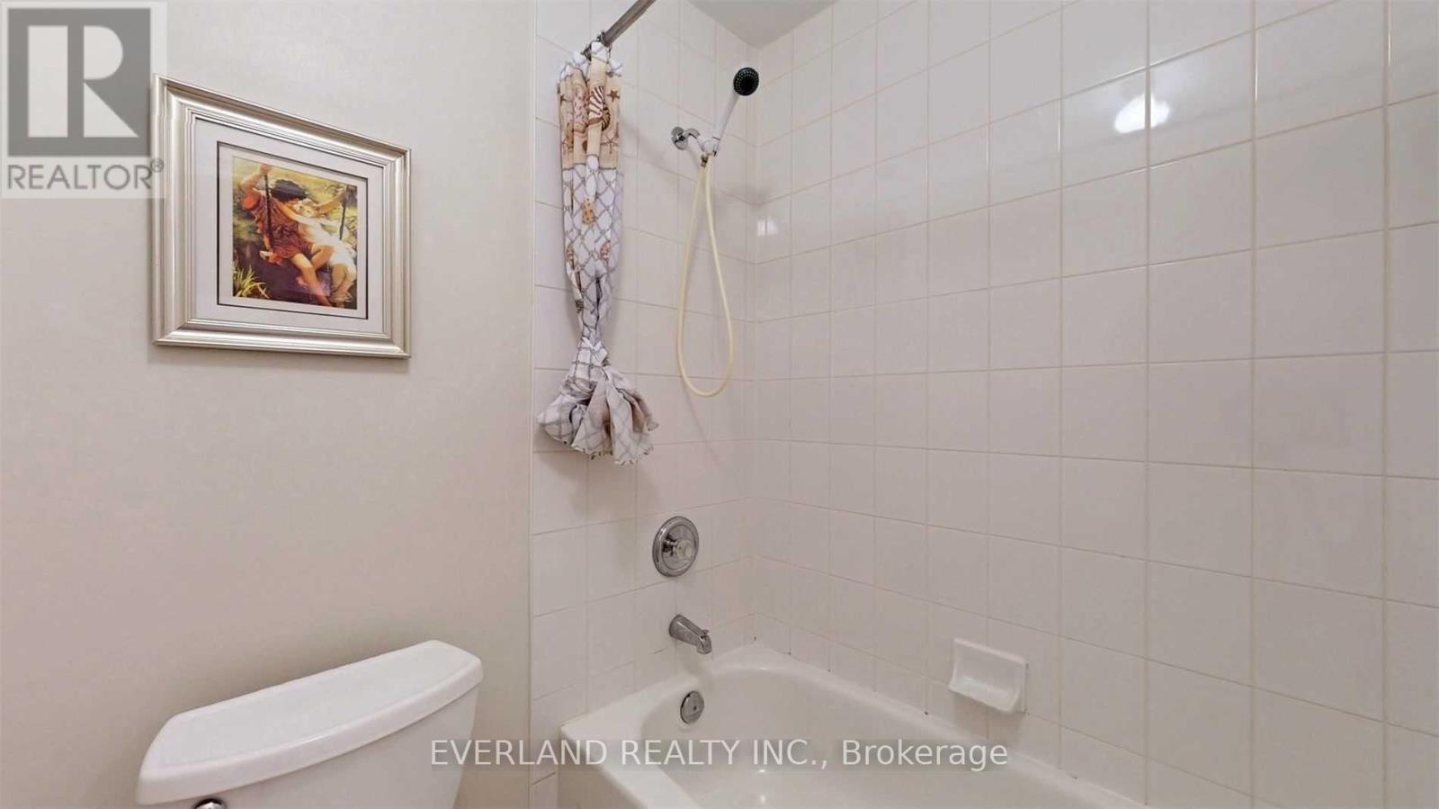 27 THE FAIRWAYS STREET - 32