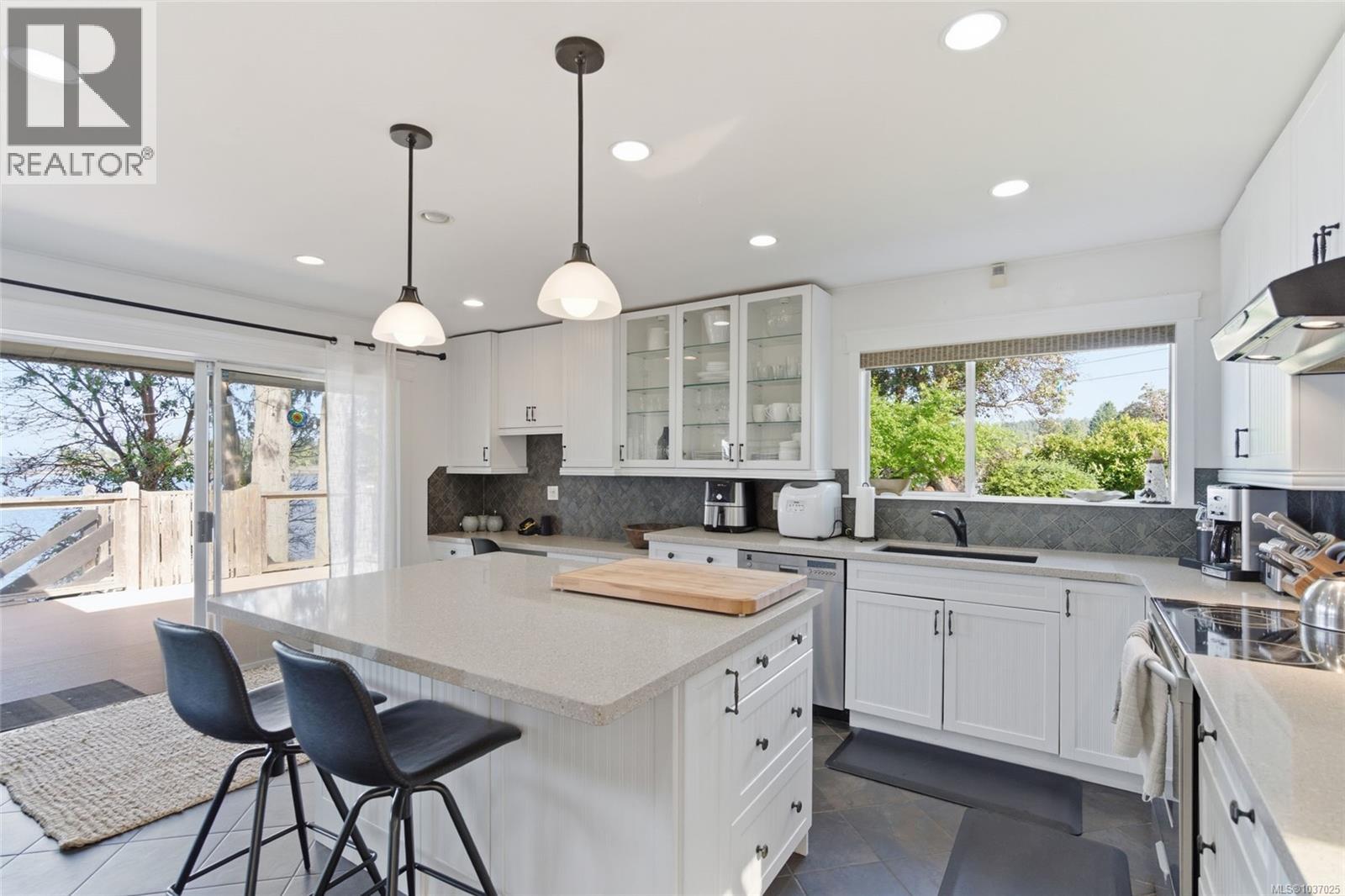 1510 Haida Way - 3
